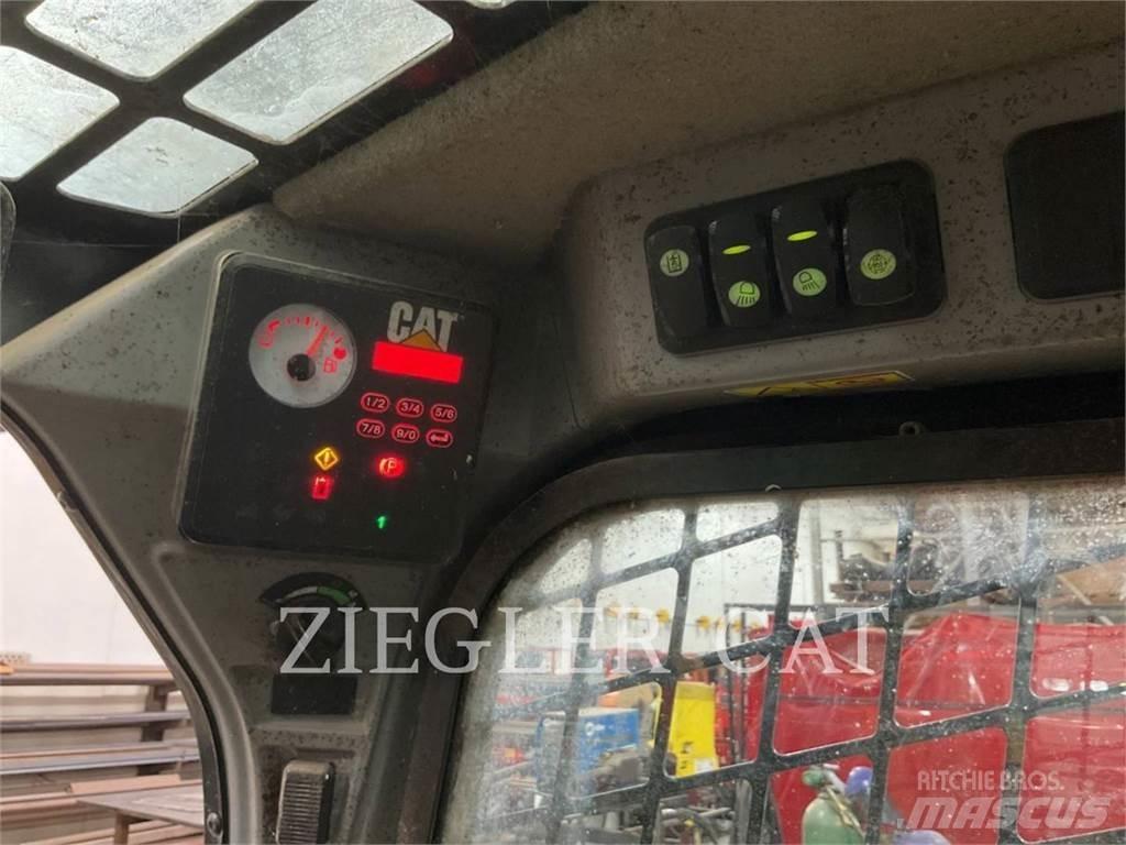 CAT 226D 滑移装载机
