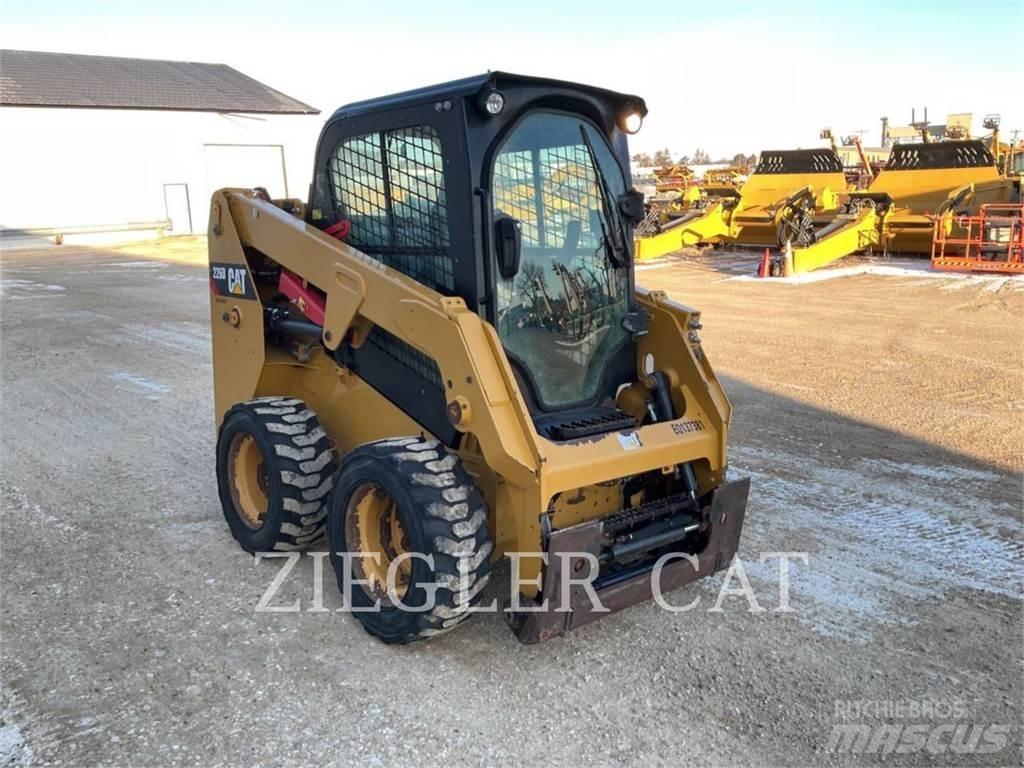 CAT 226D 滑移装载机
