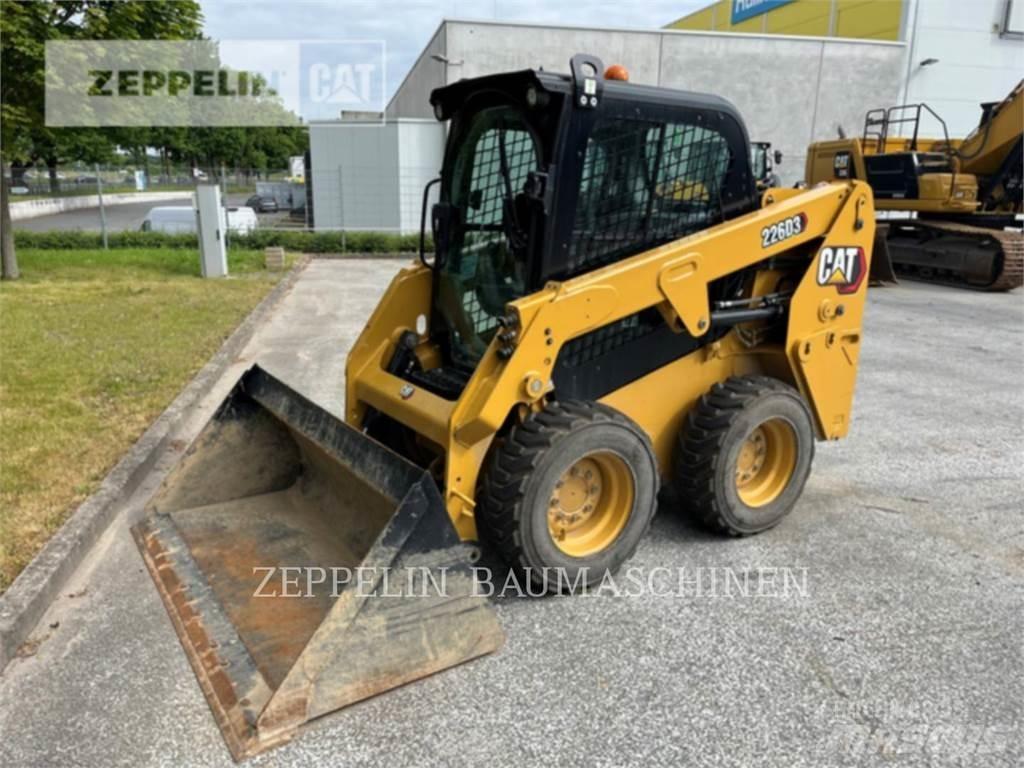 CAT 226D 滑移装载机