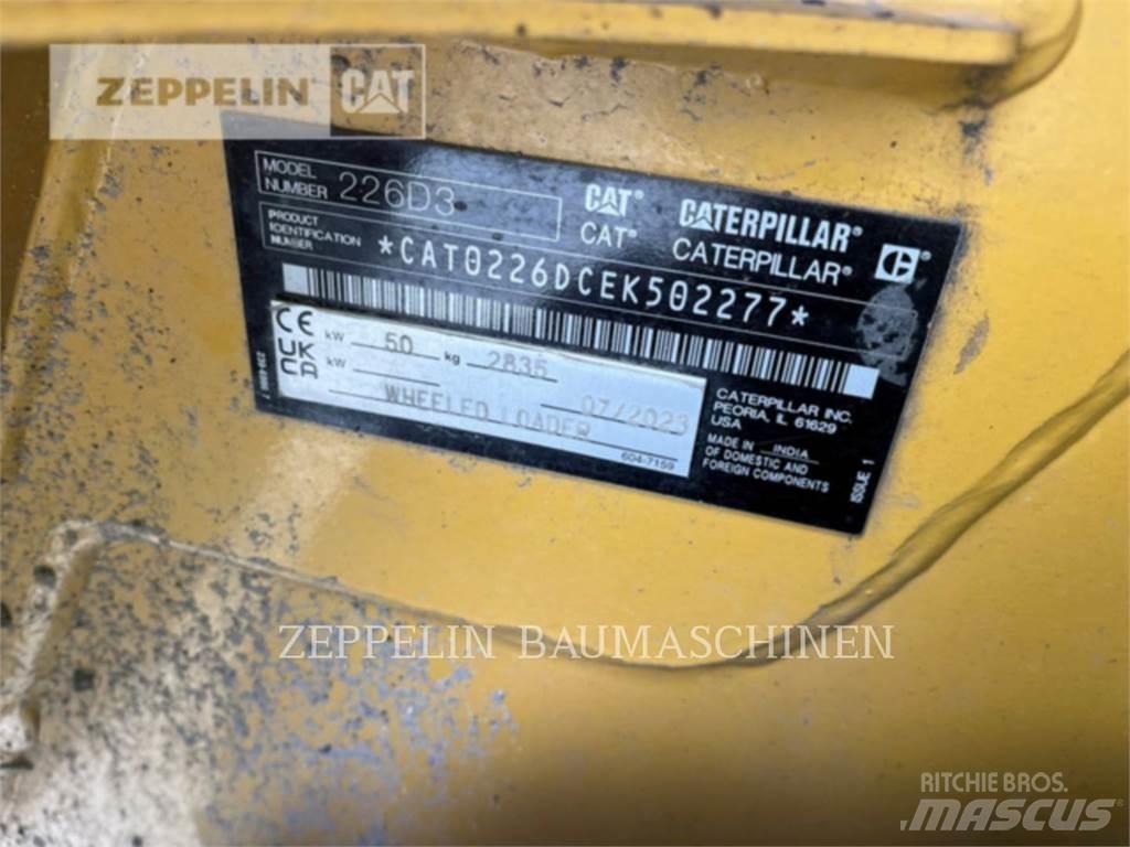 CAT 226D 滑移装载机