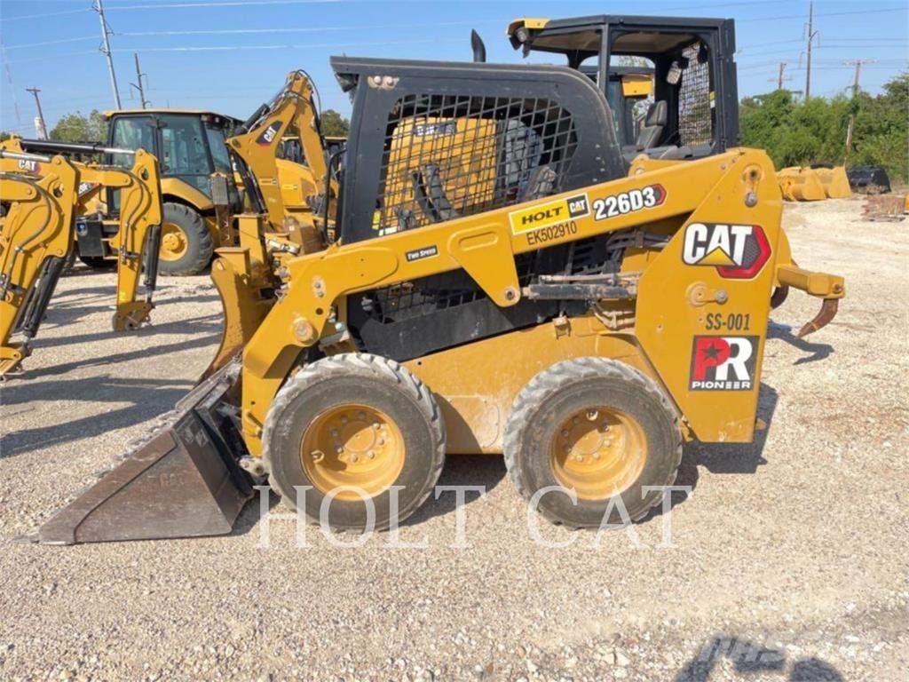 CAT 226D 滑移装载机