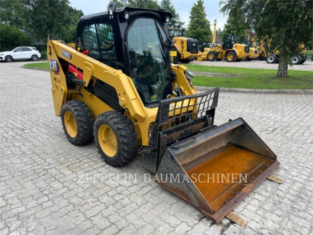 CAT 226D 滑移装载机