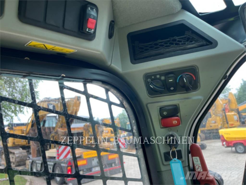 CAT 226D 滑移装载机