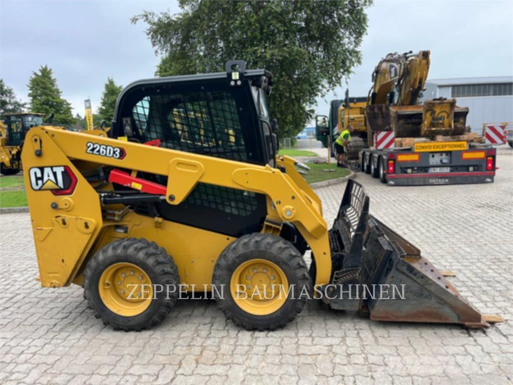 CAT 226D 滑移装载机