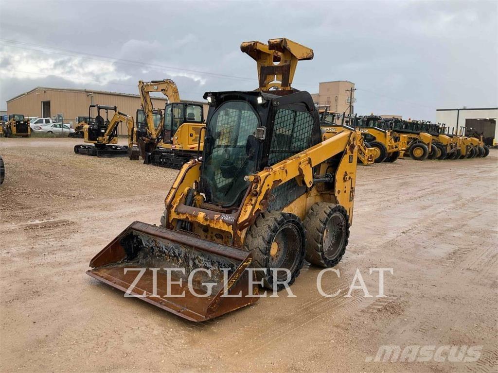 CAT 226D 滑移装载机