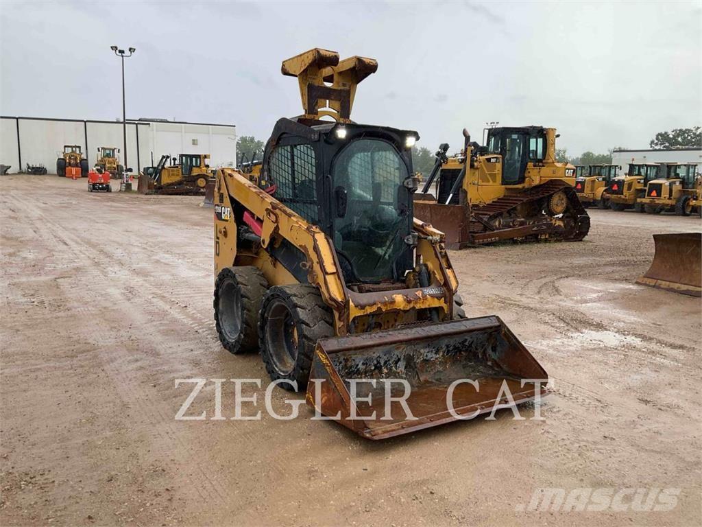 CAT 226D 滑移装载机