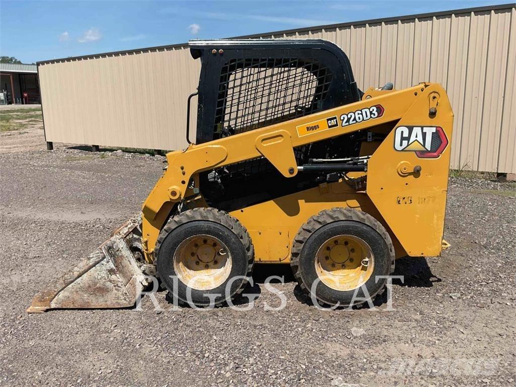 CAT 226D 滑移装载机