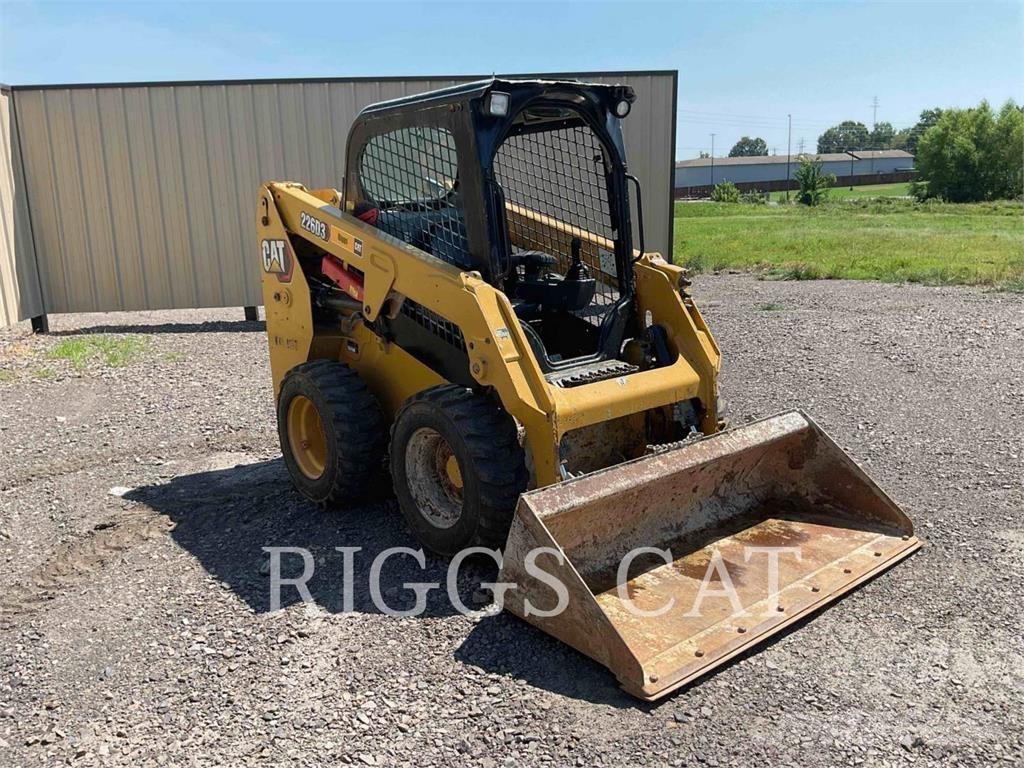 CAT 226D 滑移装载机