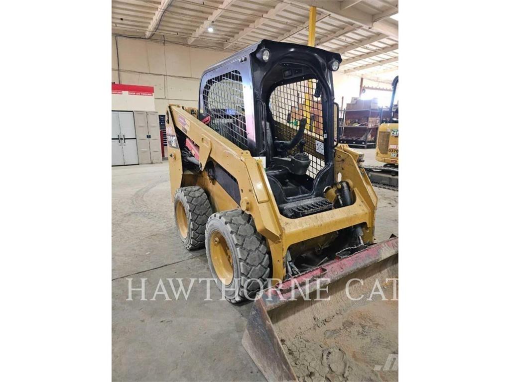 CAT 226D 滑移装载机