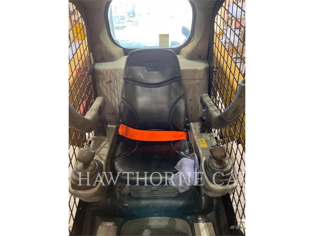 CAT 226D 滑移装载机
