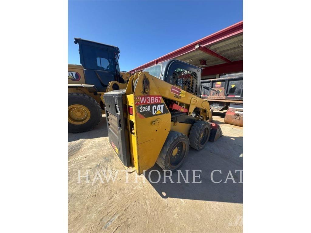 CAT 226D 滑移装载机