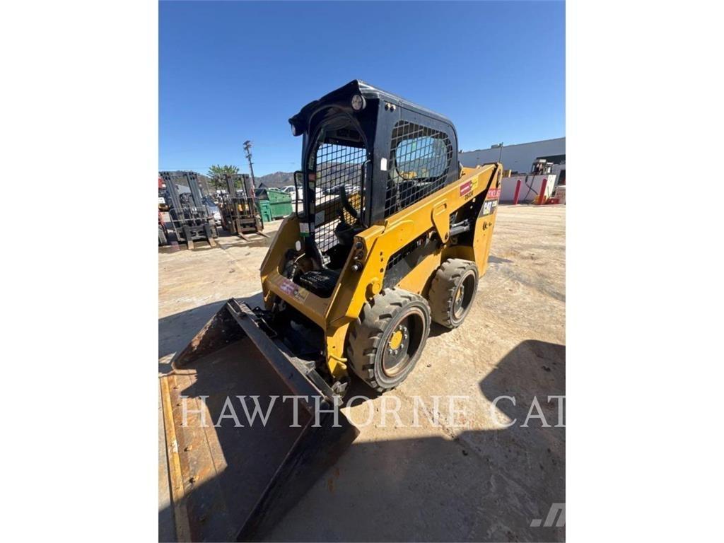 CAT 226D 滑移装载机