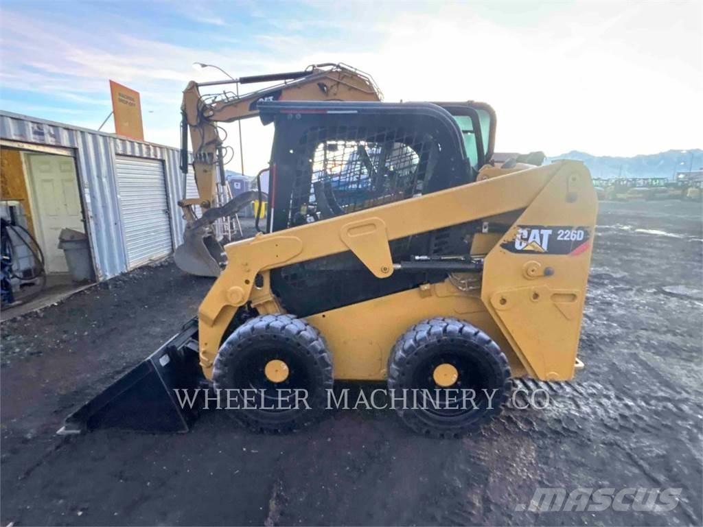CAT 226D C1-H2 滑移装载机