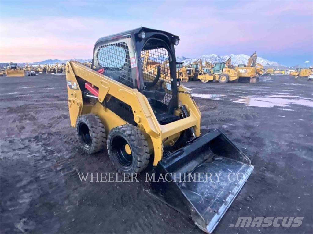 CAT 226D C1-H2 滑移装载机