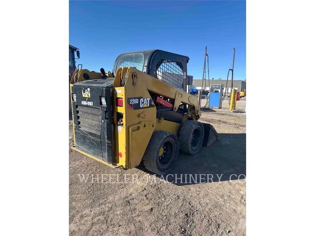 CAT 226D C1-H2 滑移装载机