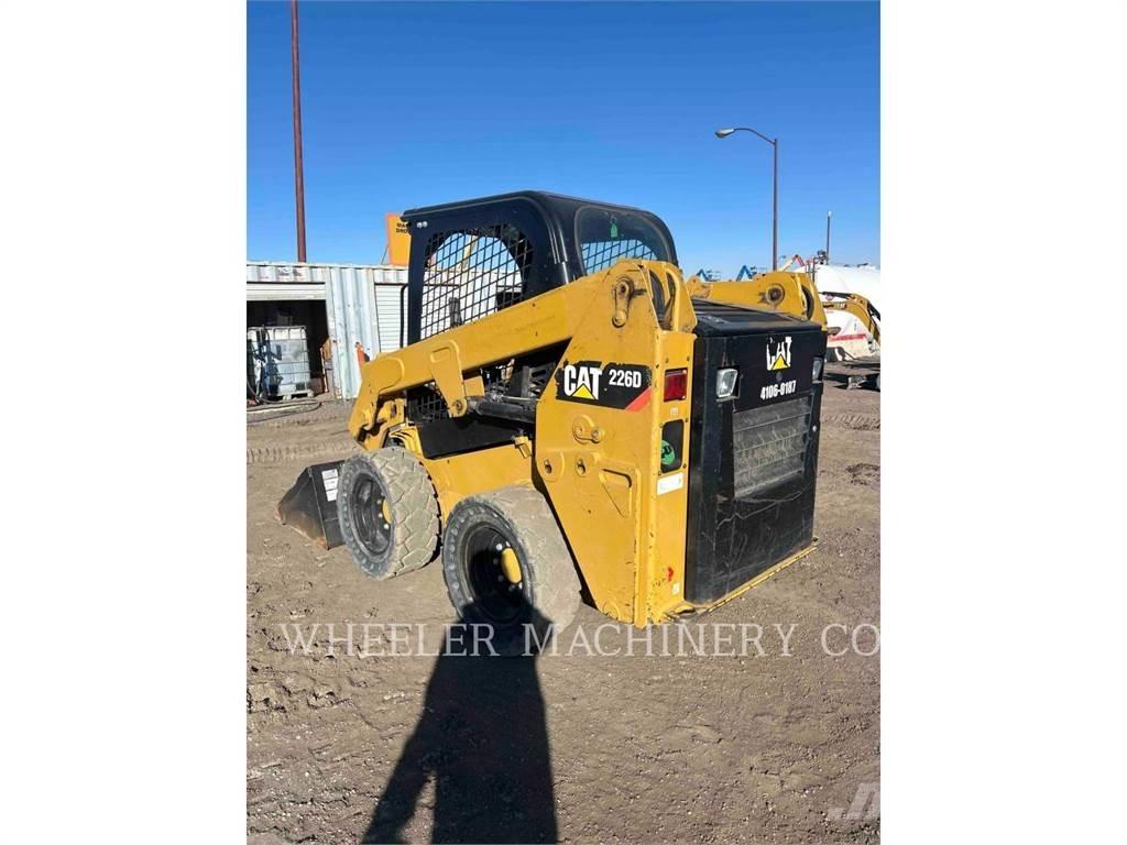 CAT 226D C1-H2 滑移装载机