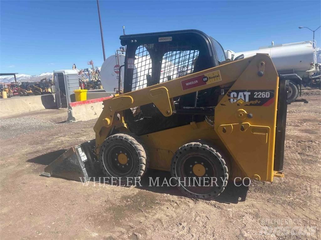CAT 226D C1-H2 滑移装载机