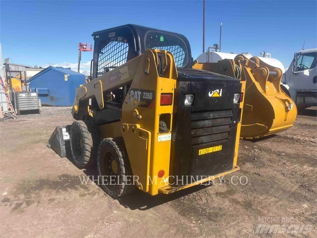 CAT 226D C1-H2 滑移装载机