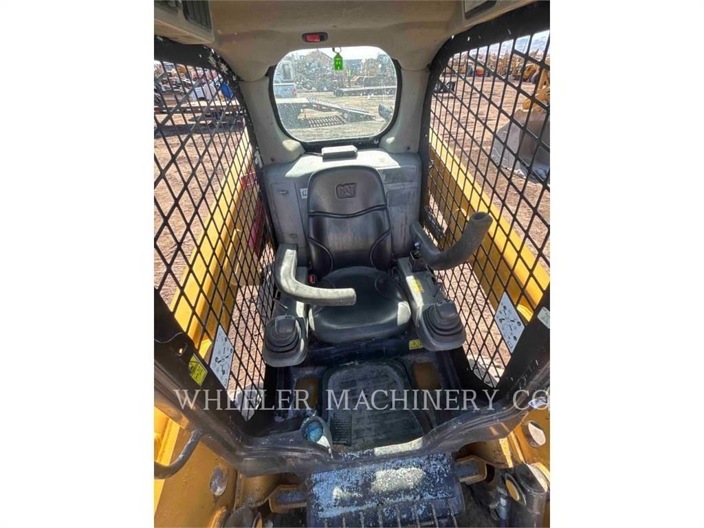 CAT 226D C1-H2 滑移装载机