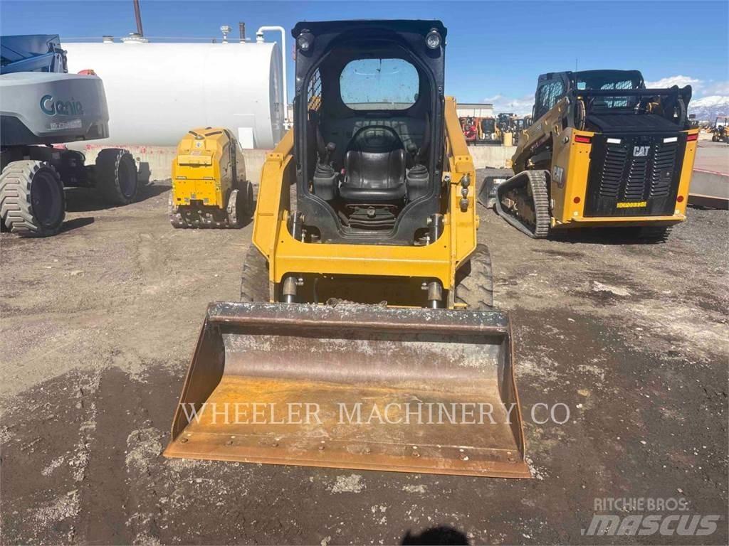 CAT 226D C1-H2 滑移装载机