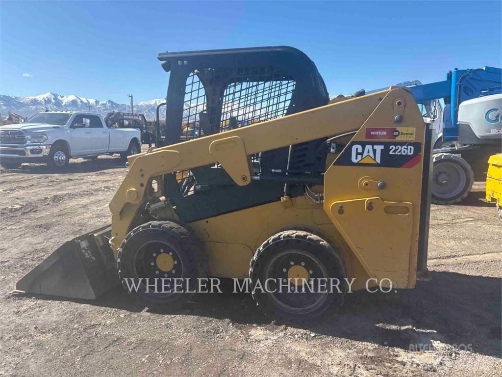 CAT 226D C1-H2 滑移装载机