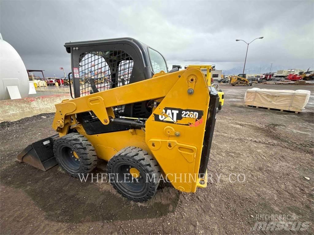 CAT 226D C1-H2 滑移装载机