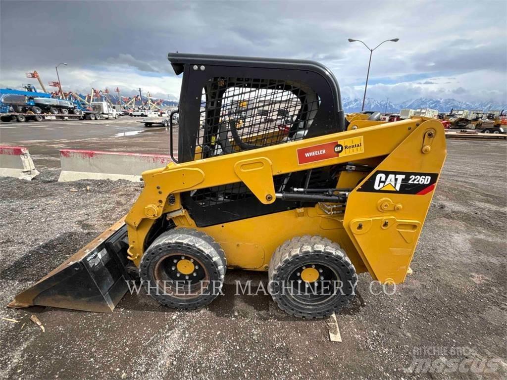 CAT 226D C1-H2 滑移装载机