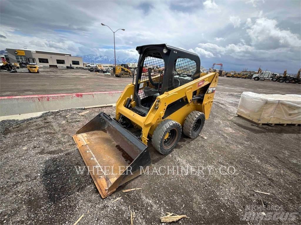 CAT 226D C1-H2 滑移装载机