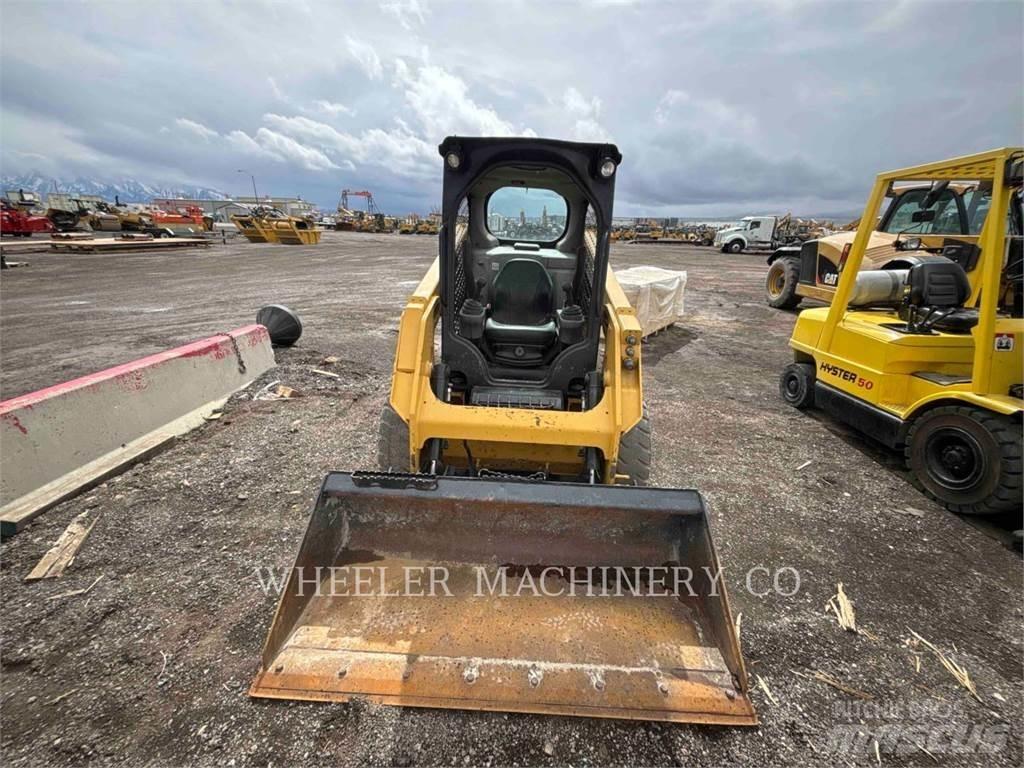 CAT 226D C1-H2 滑移装载机