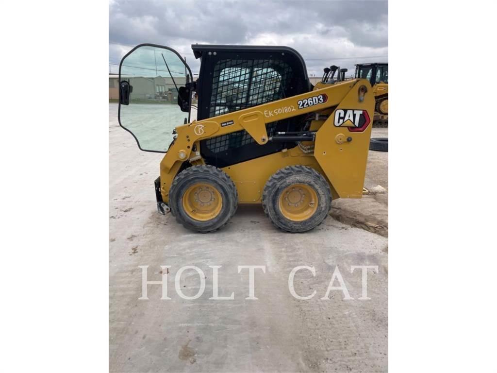 CAT 226D CAB 滑移装载机