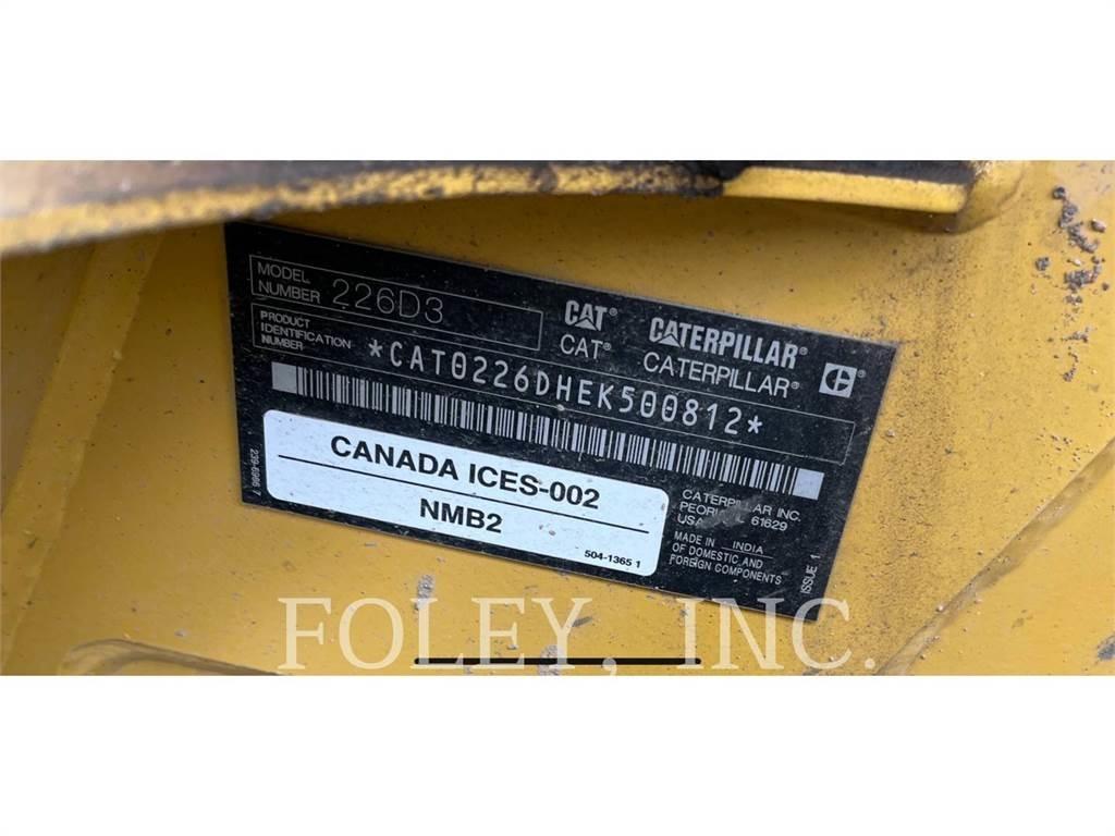 CAT 226D3 滑移装载机