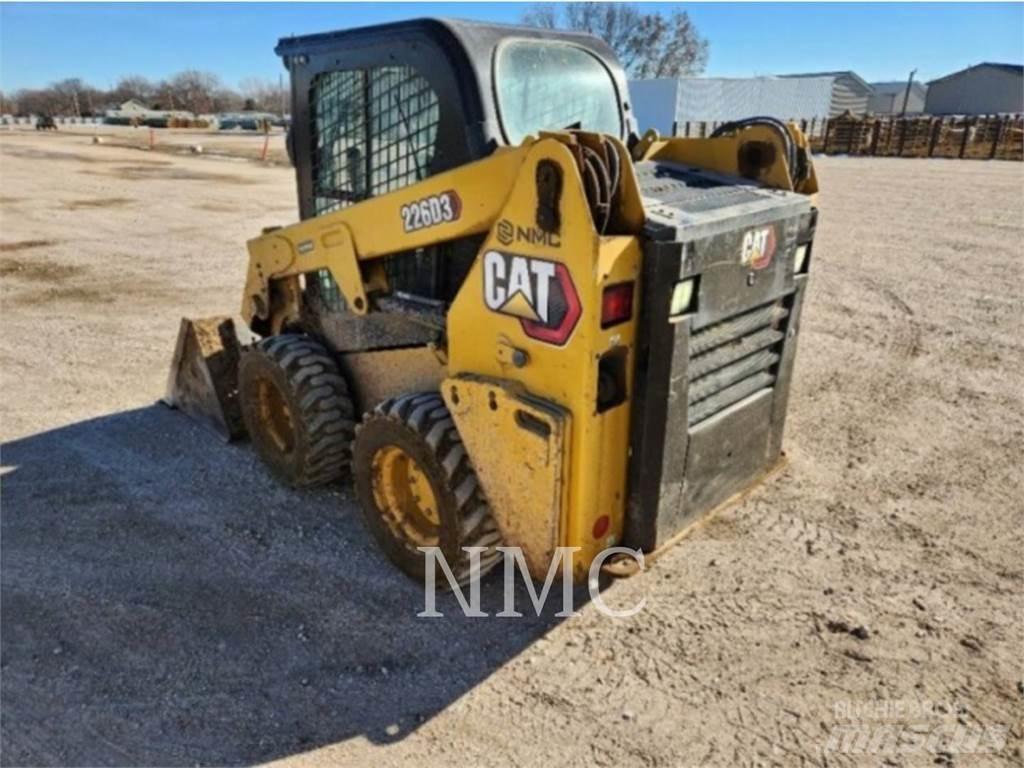 CAT 226D3 滑移装载机