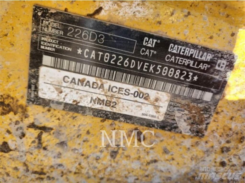 CAT 226D3 滑移装载机