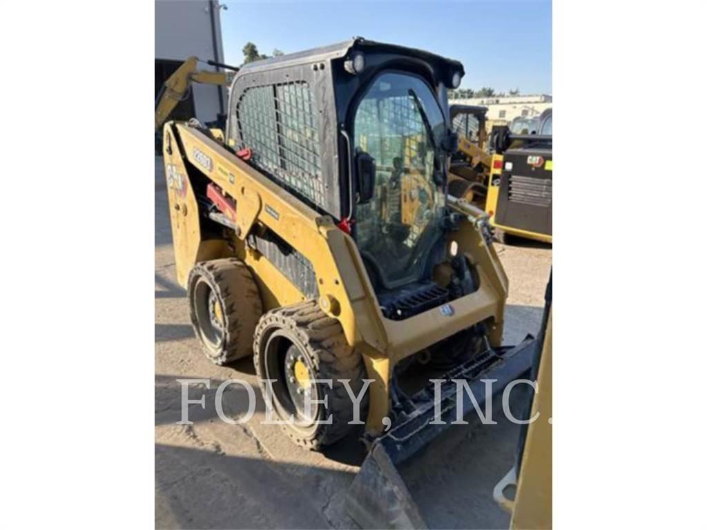 CAT 226D3 滑移装载机