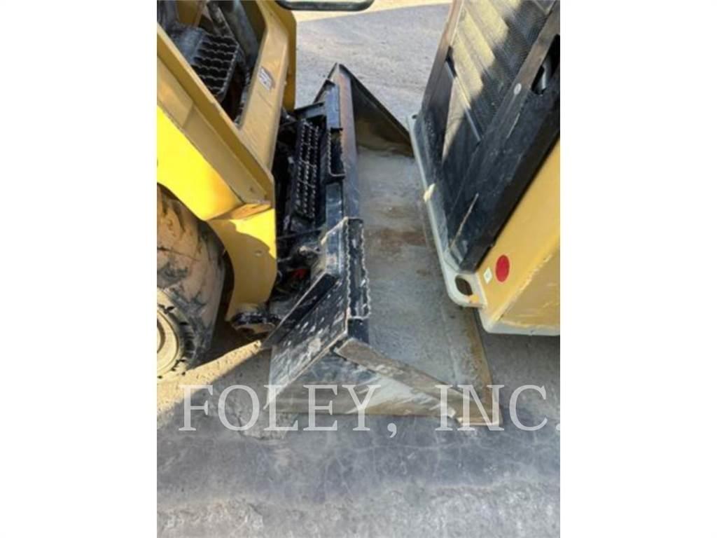 CAT 226D3 滑移装载机