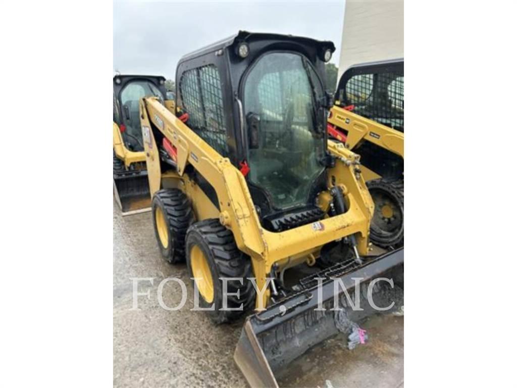 CAT 226D3 滑移装载机