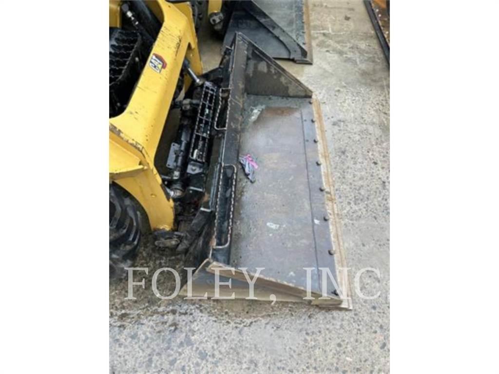 CAT 226D3 滑移装载机