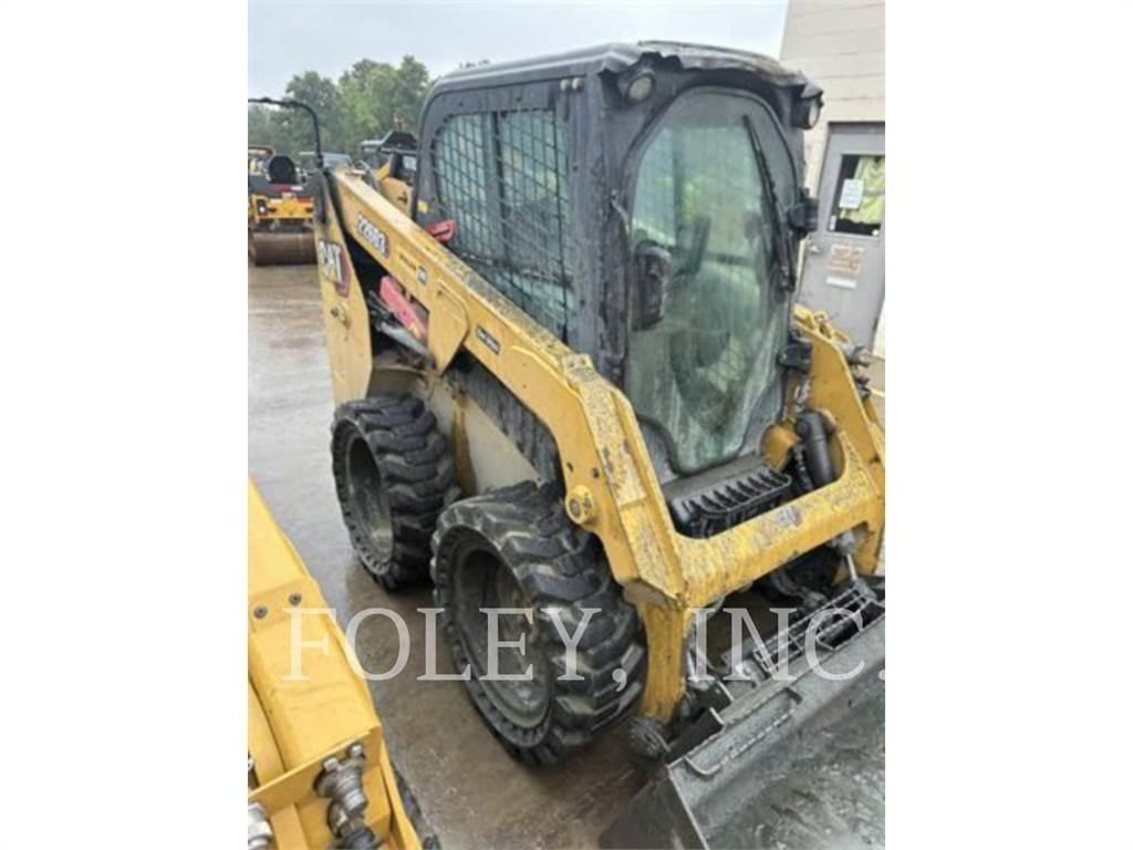 CAT 226D3 滑移装载机