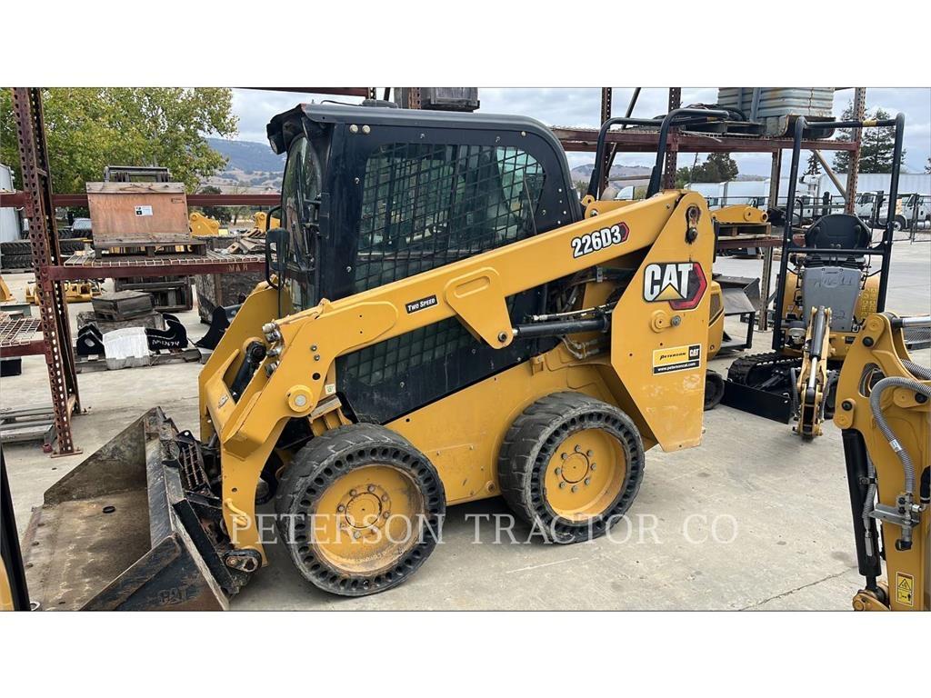 CAT 226D3 滑移装载机