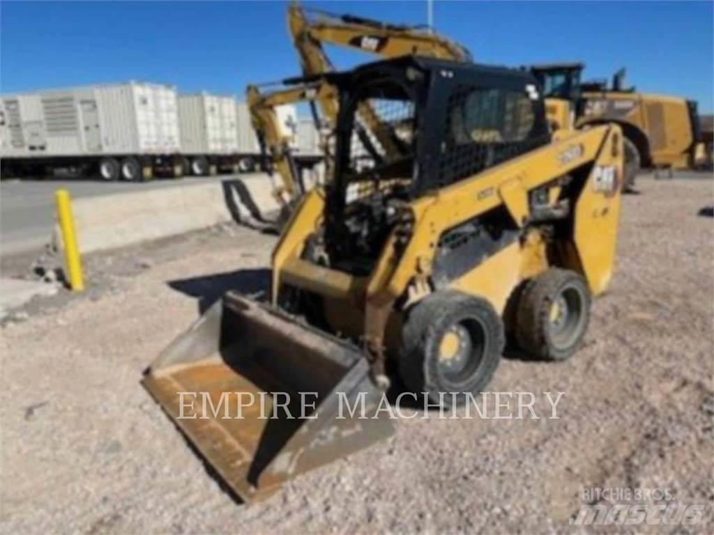 CAT 226D3 滑移装载机