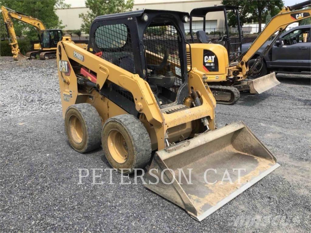 CAT 226D3 滑移装载机
