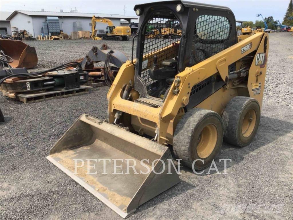CAT 226D3 滑移装载机