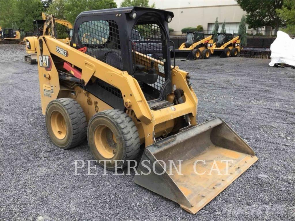 CAT 226D3 滑移装载机
