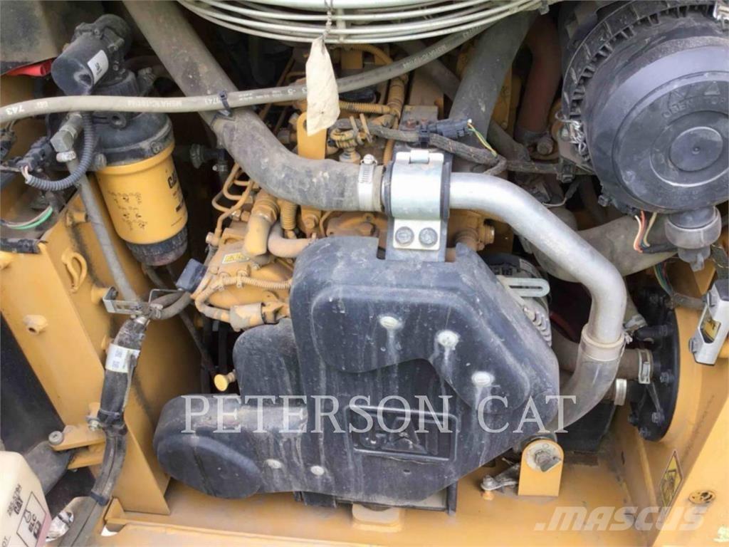 CAT 226D3 滑移装载机