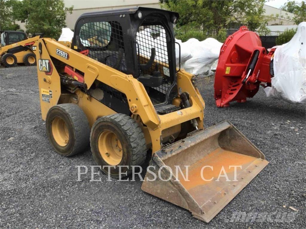 CAT 226D3 滑移装载机