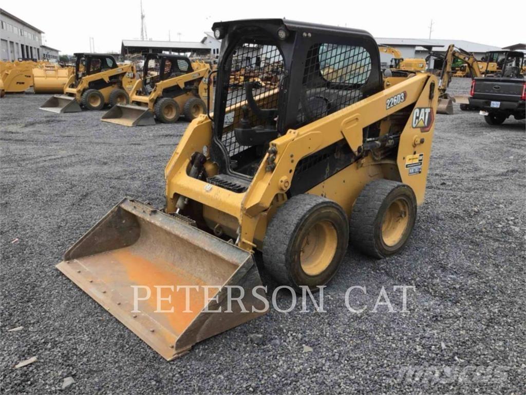 CAT 226D3 滑移装载机
