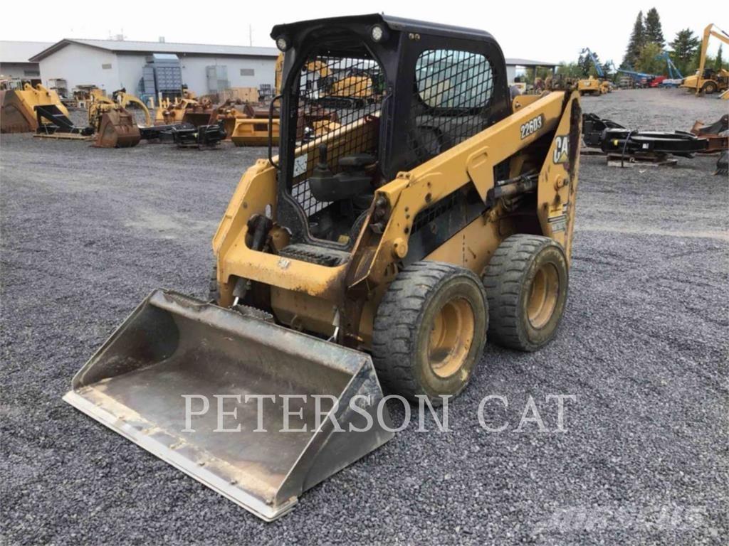 CAT 226D3 滑移装载机