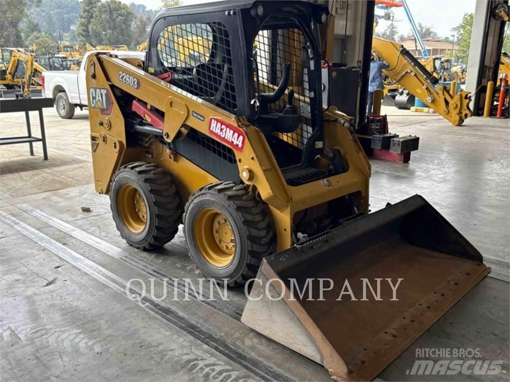 CAT 226D3 滑移装载机