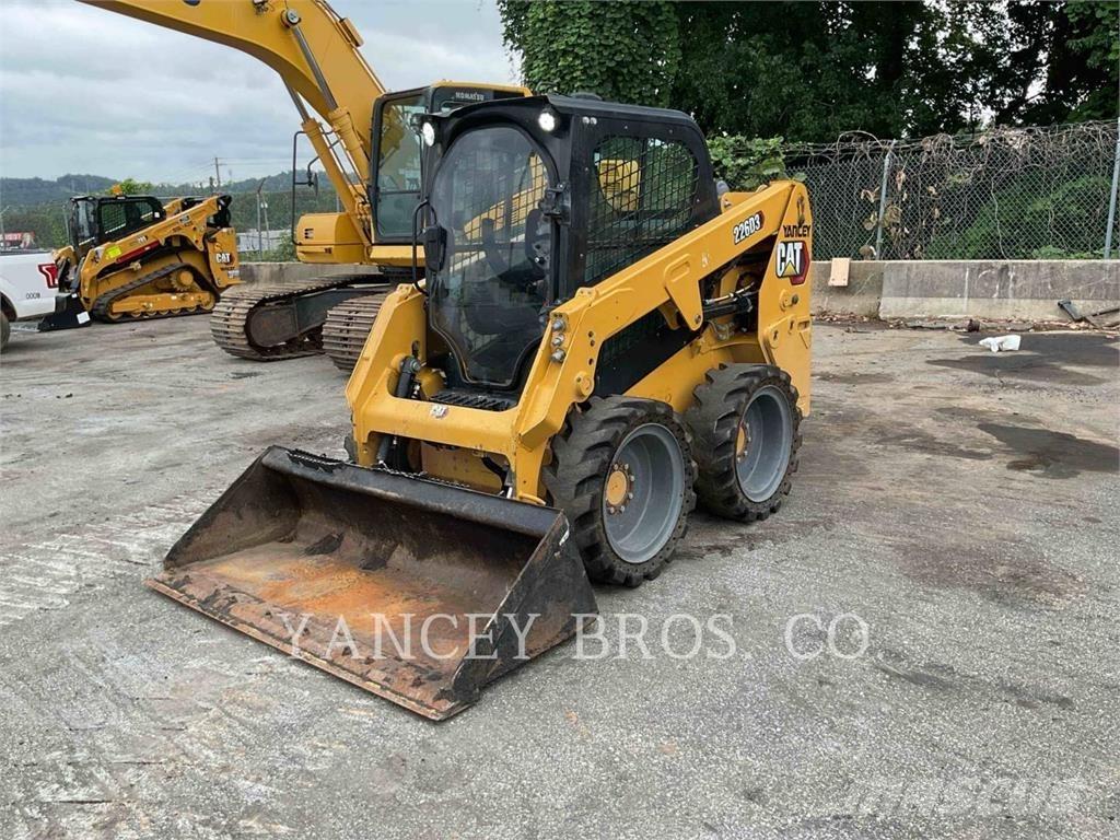 CAT 226D3 滑移装载机