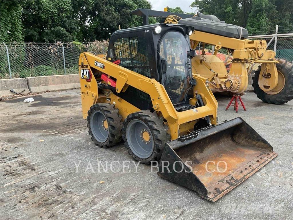 CAT 226D3 滑移装载机